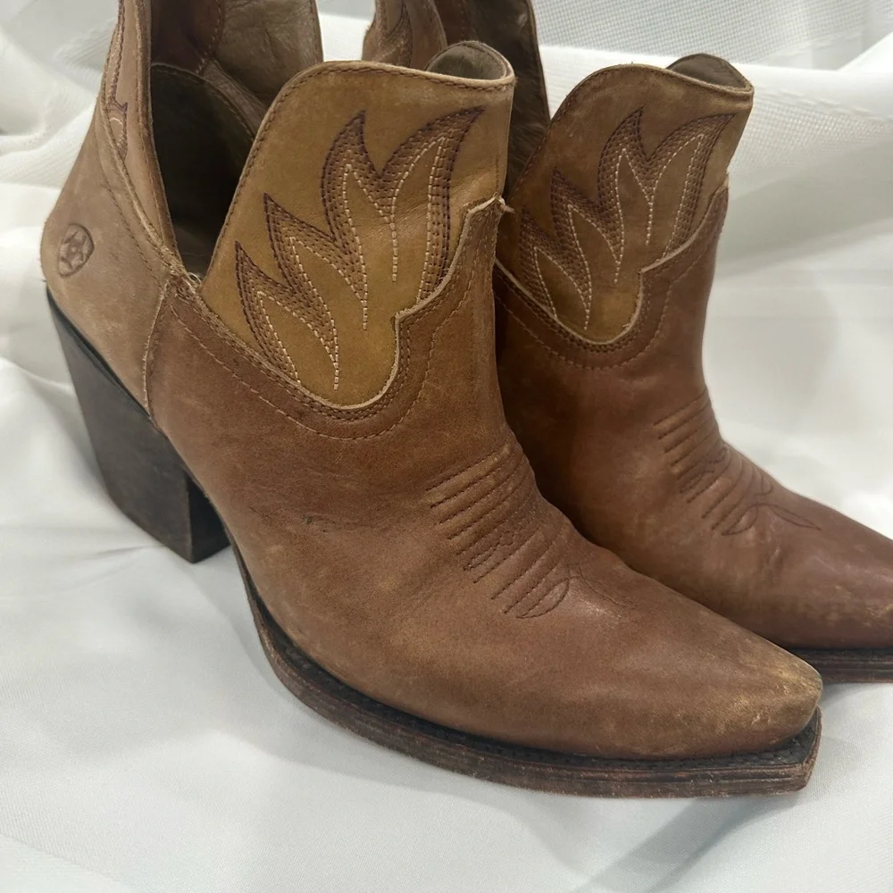 Wowens Ariat Hazel Naturally Distressed Brown Leather Ankle Booties size 10b - Picture 2 of 9